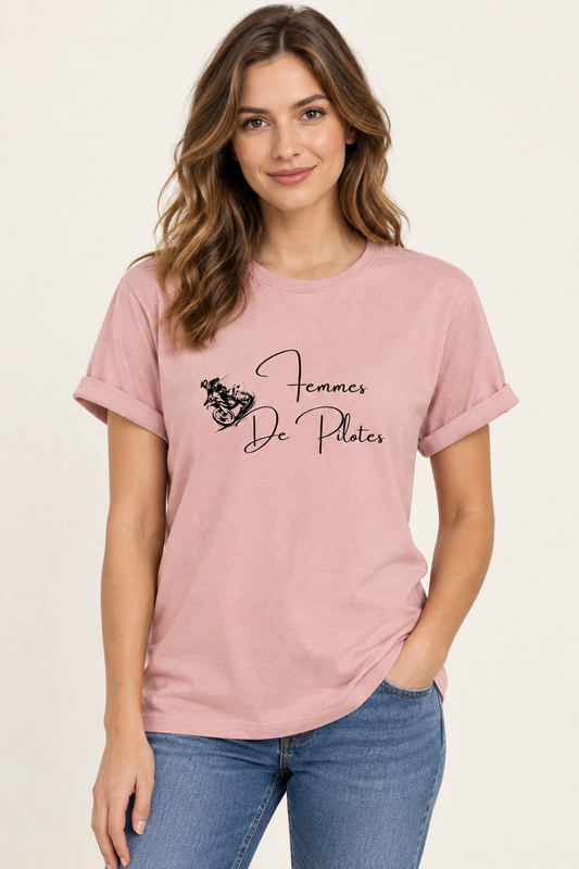 T-shirt rose Femmes de Pilotes porté par une mannequin